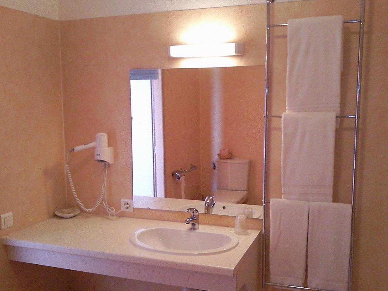 Logis L'Auberge Du Quercy Blanc Molieres  Экстерьер фото