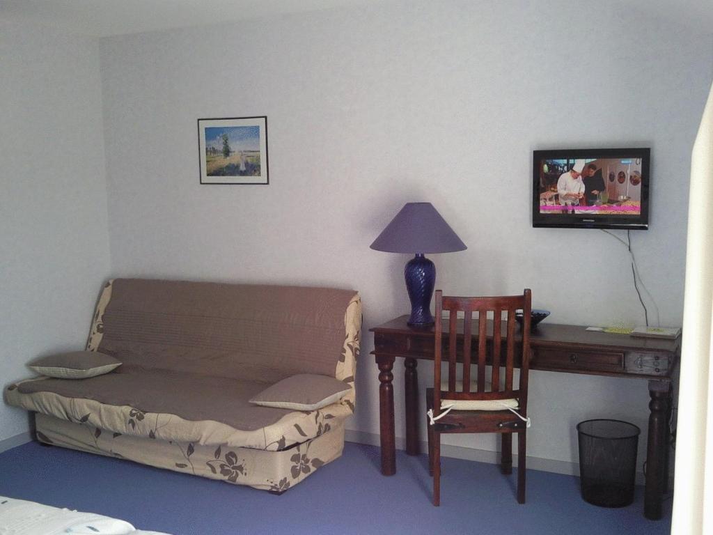 Logis L'Auberge Du Quercy Blanc Molieres  Экстерьер фото