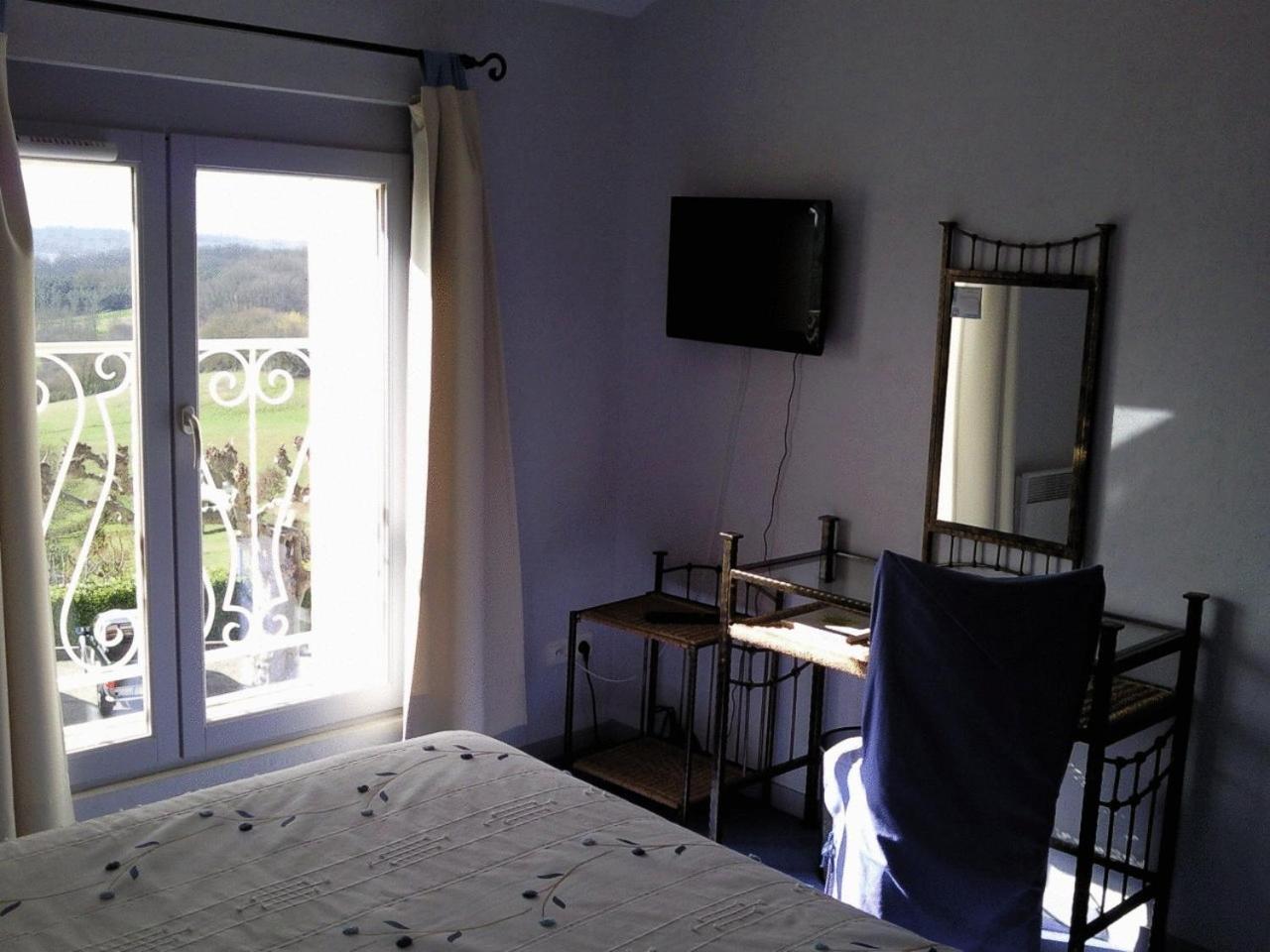 Logis L'Auberge Du Quercy Blanc Molieres  Экстерьер фото